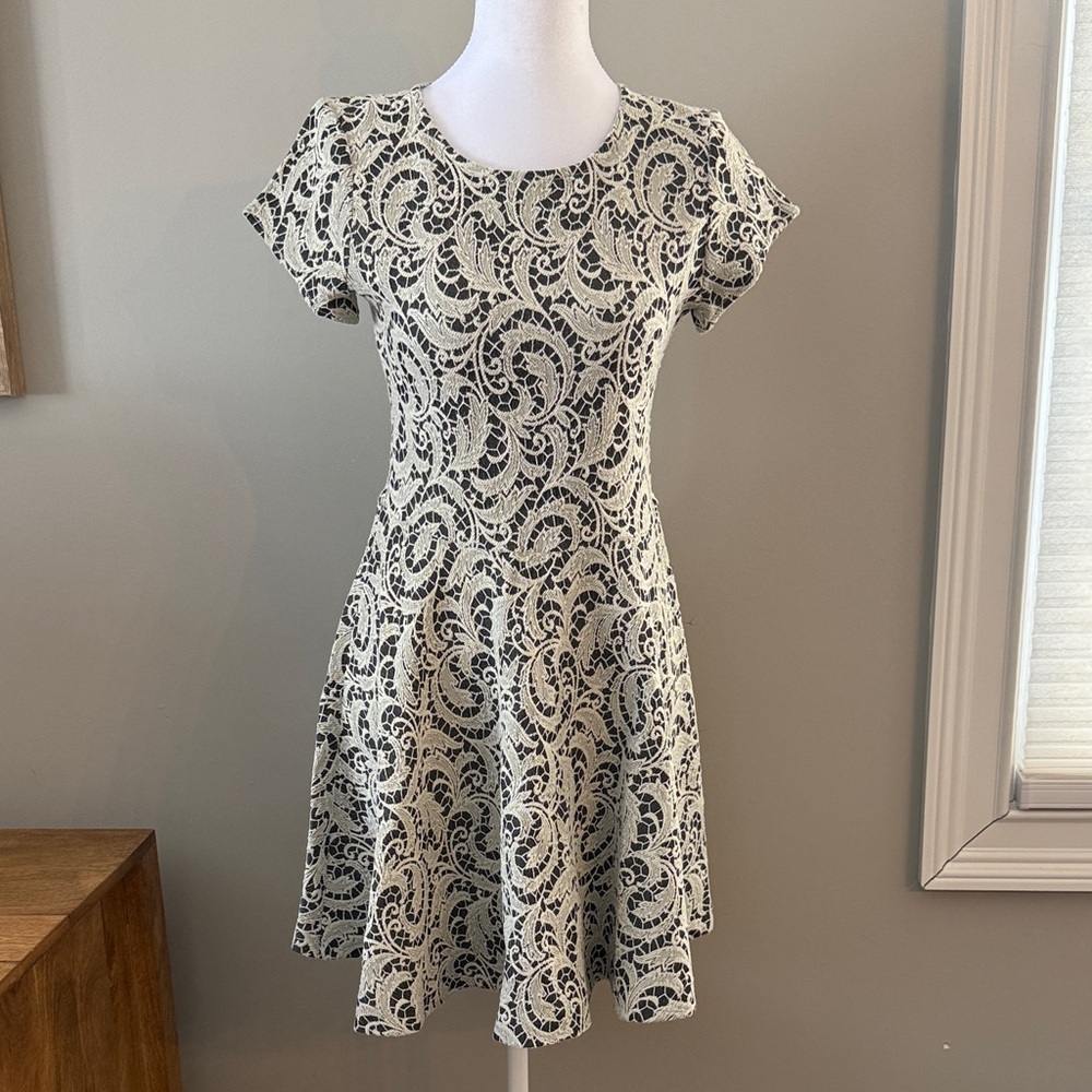 Parker Black and White Patterned Mini Dress size M